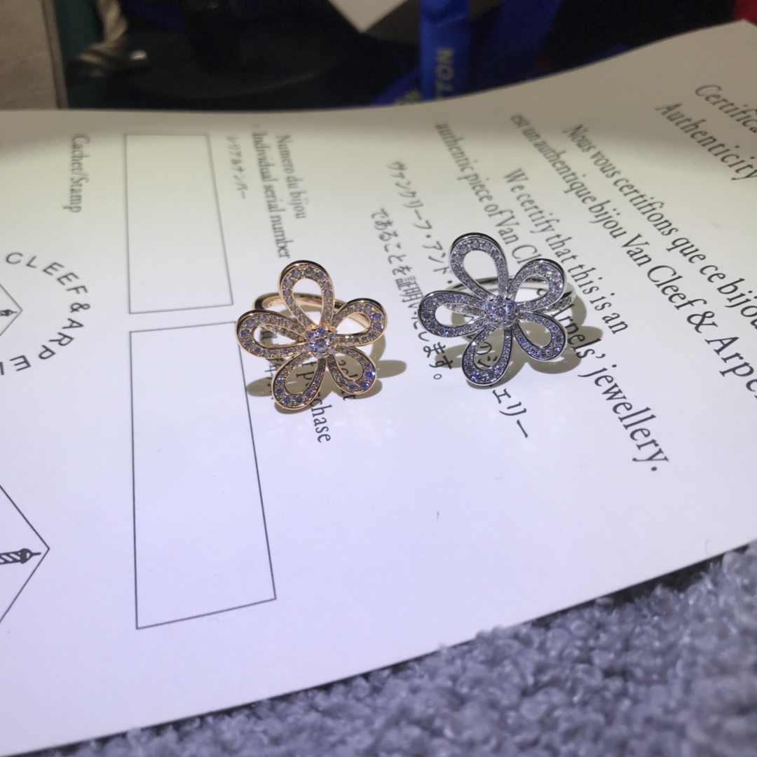 VCA Flowerlace Ring - Image 13