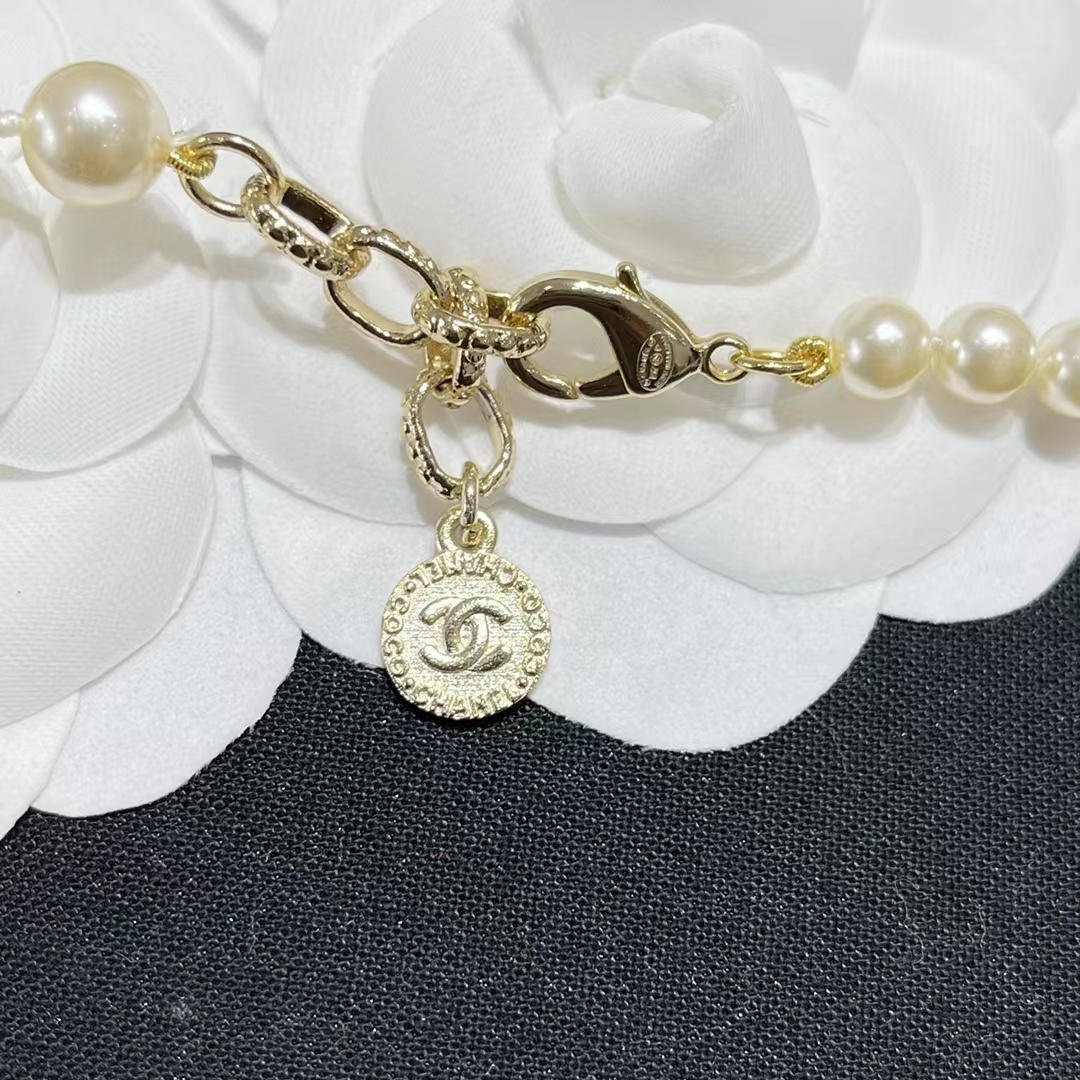 Chanel Vibe Gradient Pearl Necklace - Image 9