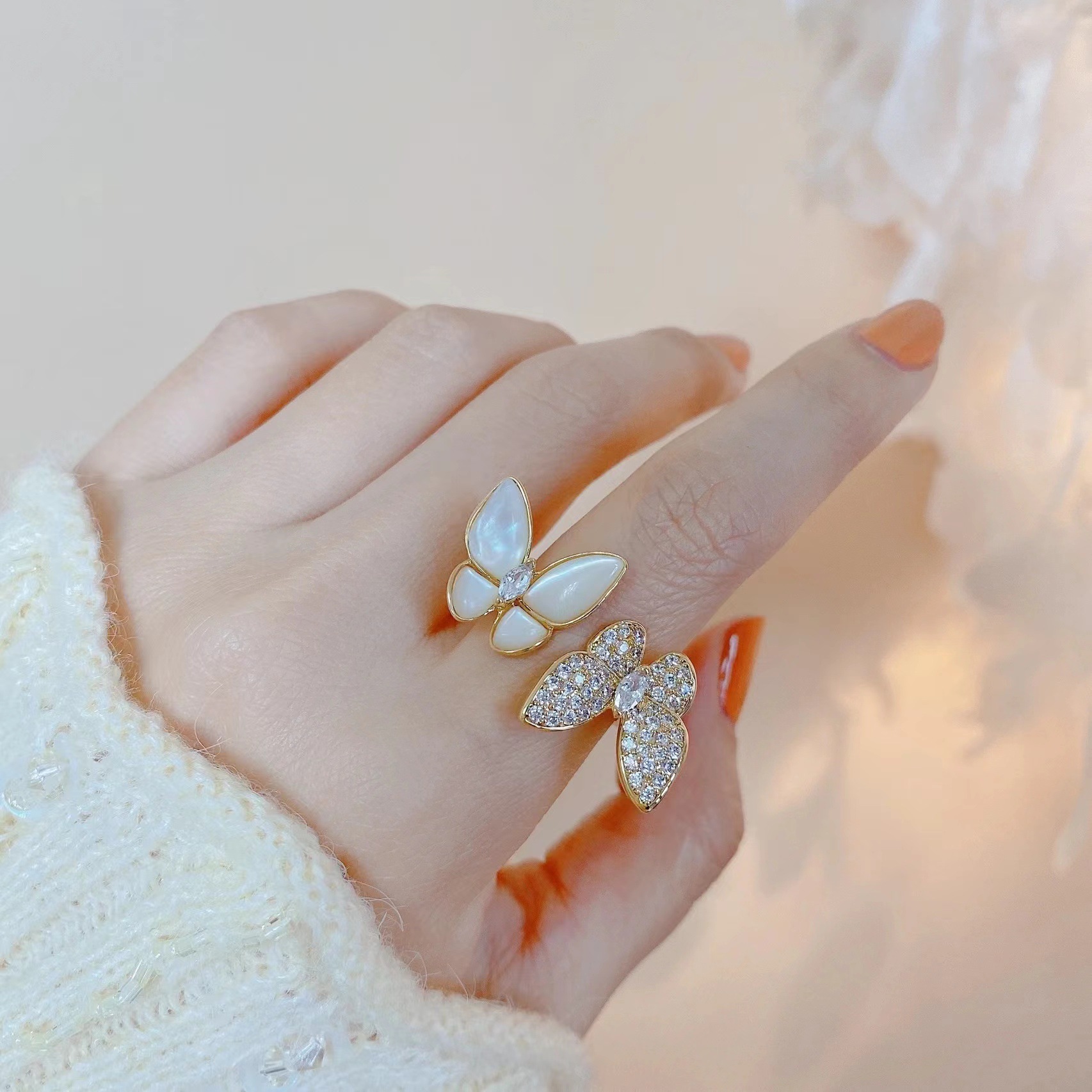 VCA Two Butterfly Between Finger Ring - Image 2