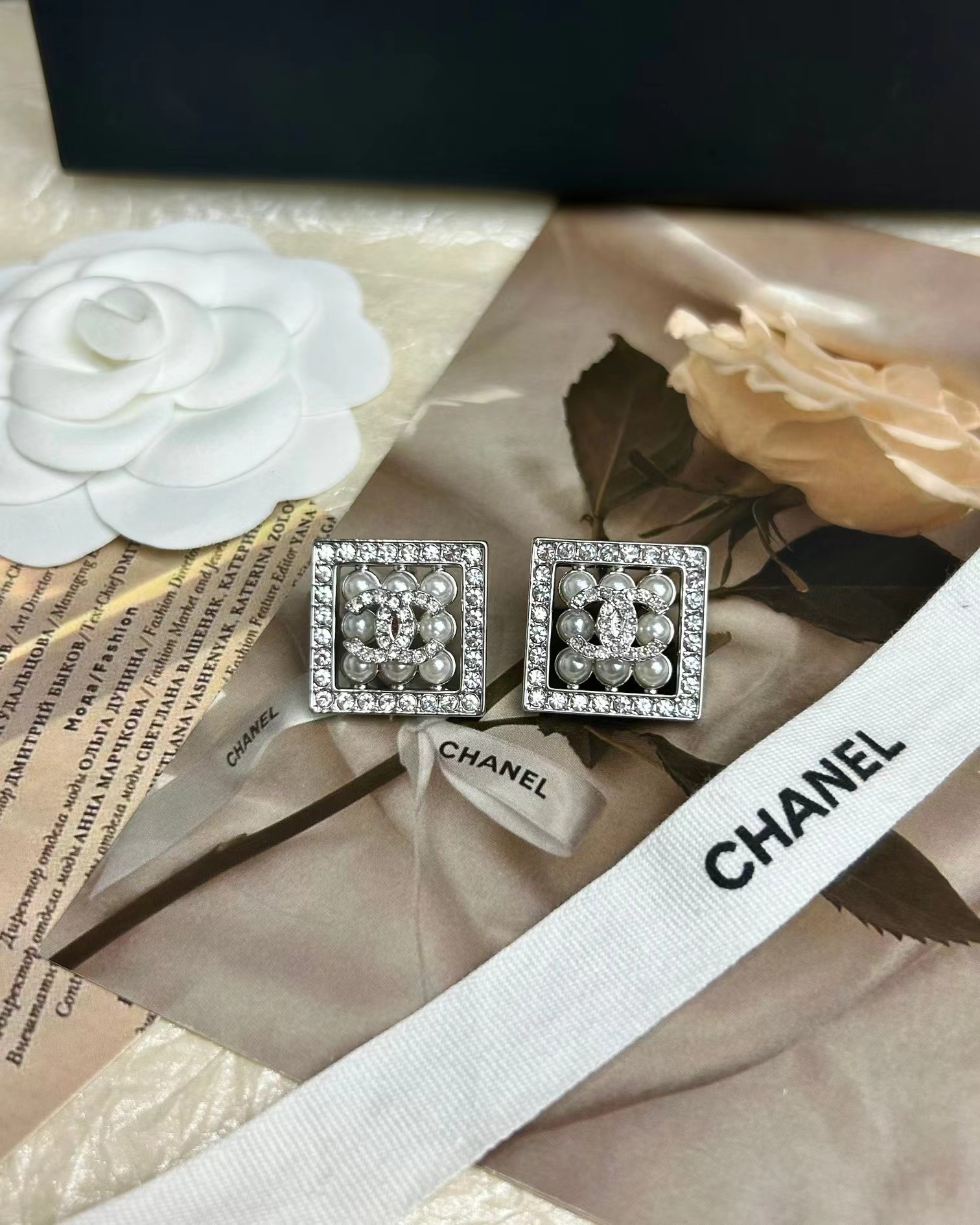 Chanel Square Diamond and Pearl Earrings - Image 8