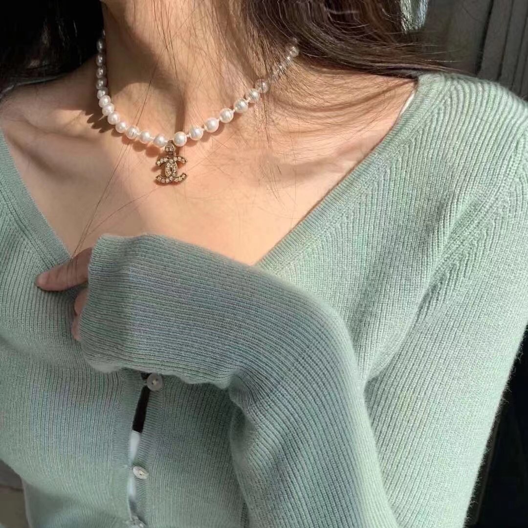 Chanel Vintage Pearl Choker with CC Pendant Necklace - Image 8