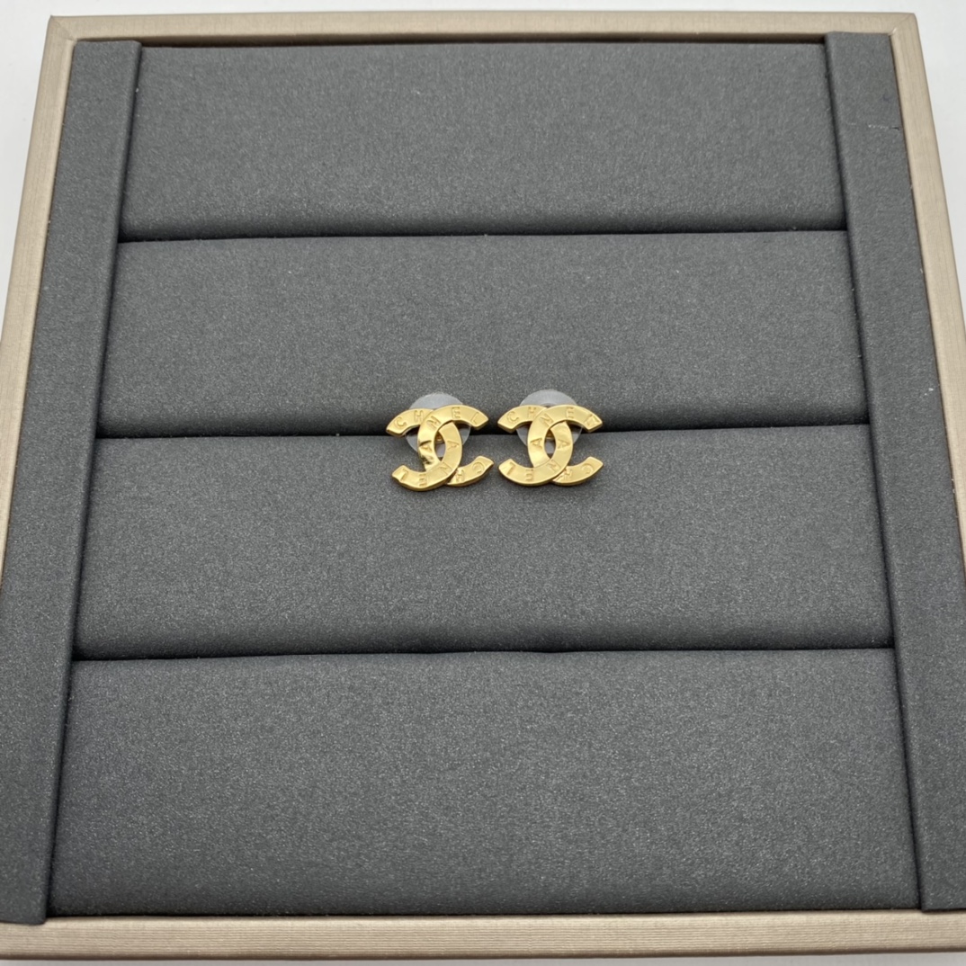 Chanel Debossed Monogram Brooch Earrings - Image 5
