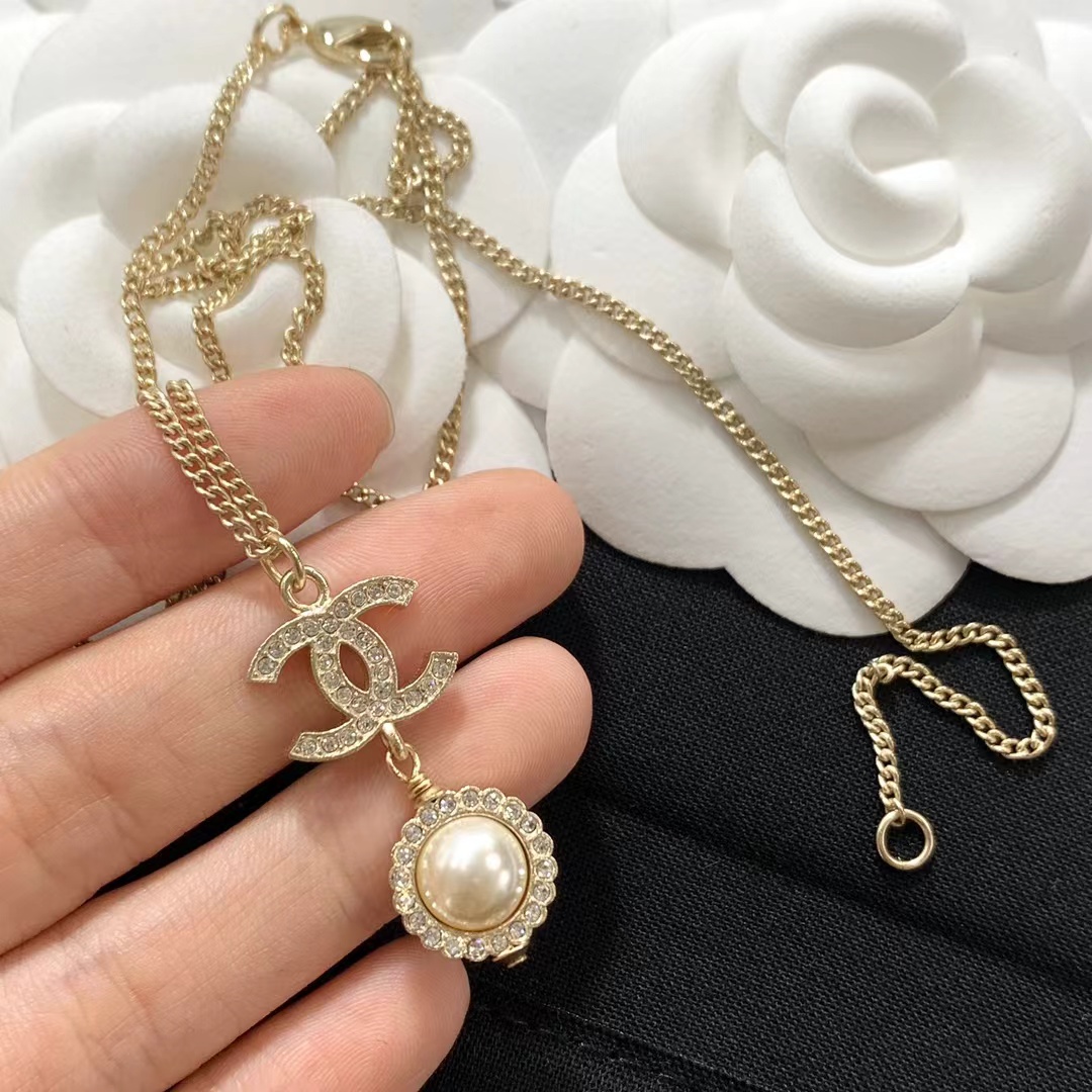 Chanel Minimalist Double C Pearl Drop Necklace - Image 4