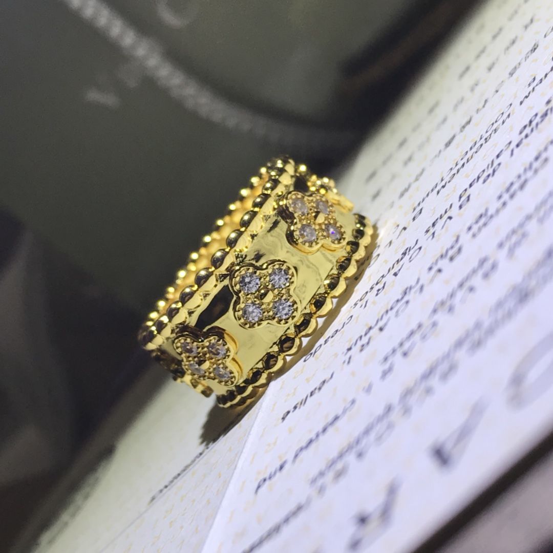 VCA Perlee Wide Four Leaf Clover Ring - Image 3