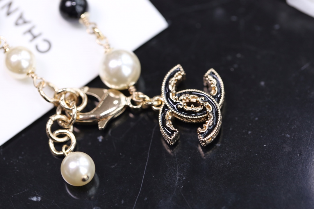 Chanel Black Bead Vintage Pearl Bracelet with CC Charm - Image 2