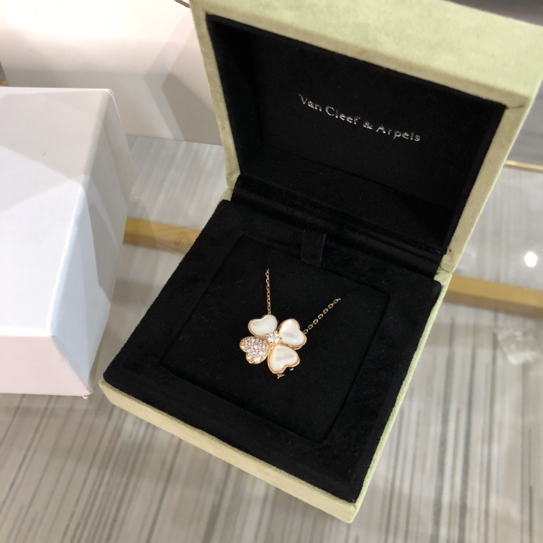 VCA Clover Detachable Pendant Necklace & Brooch 2-in-1 - Image 6