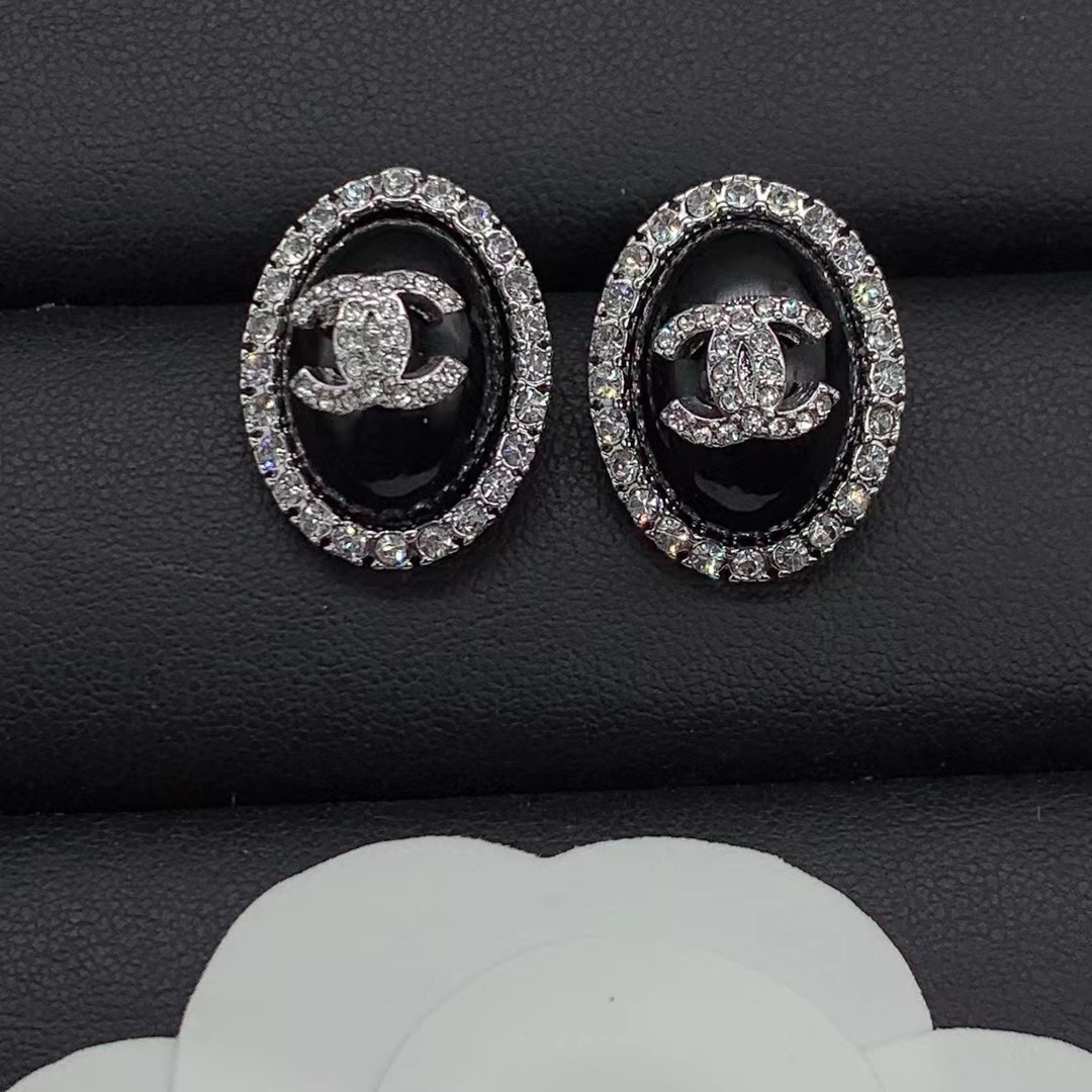 Chanel Oval Black Earrings - Image 4