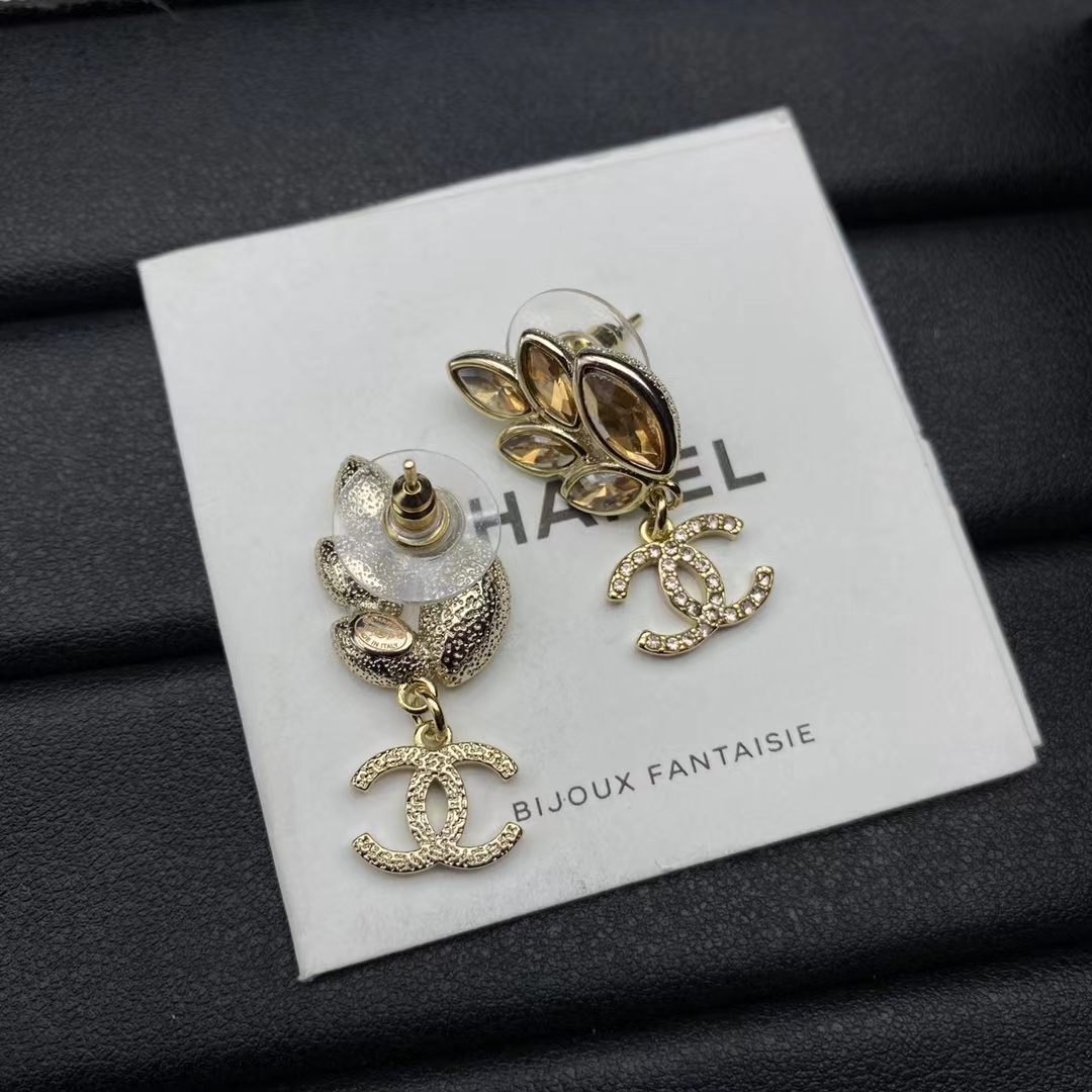 Chanel Amber Leaf Earrings - Image 6