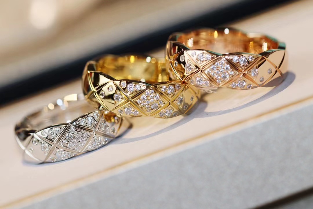 Chanel Diamond Coco Crush Ring - Wide - Image 2