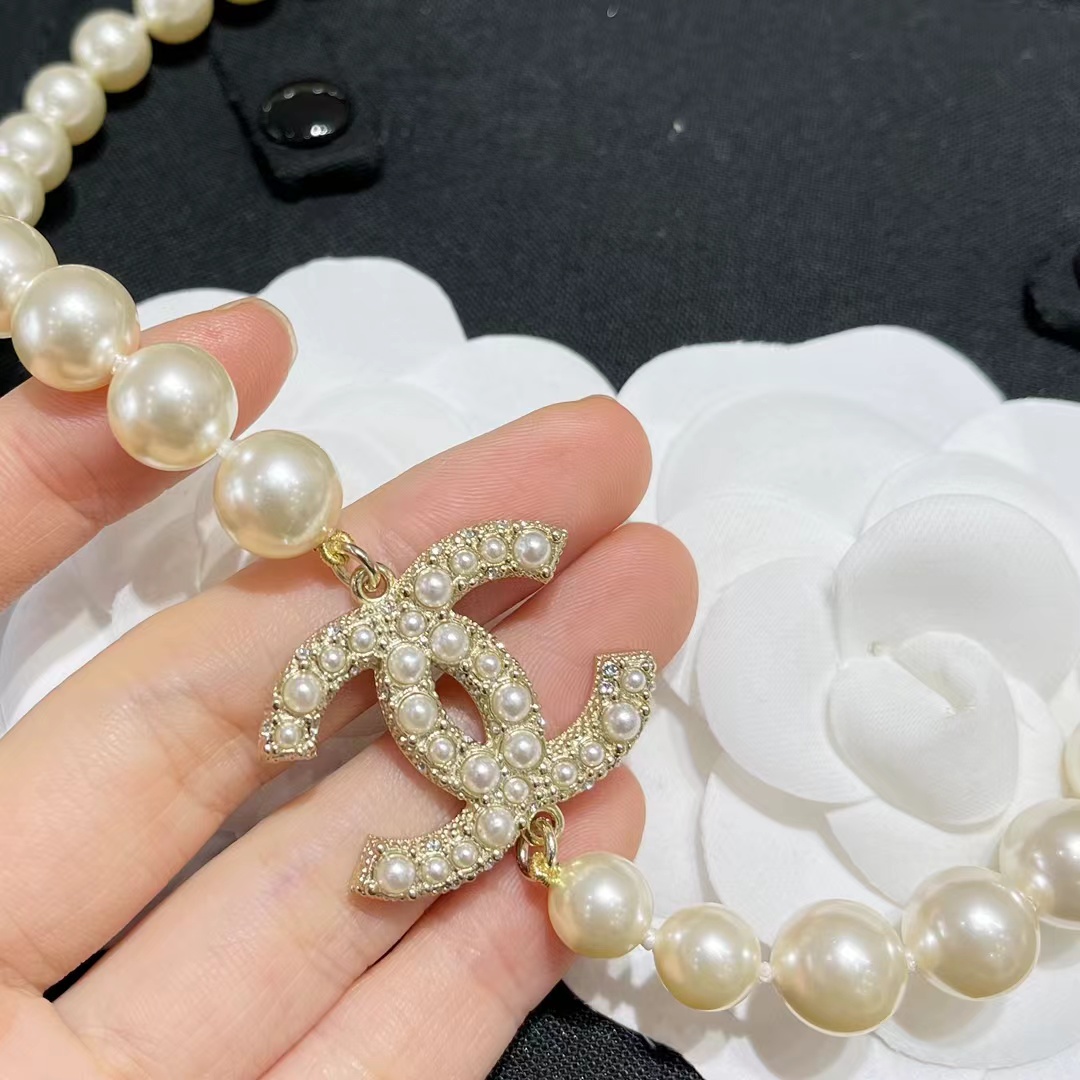 Chanel Vibe Gradient Pearl Necklace - Image 3