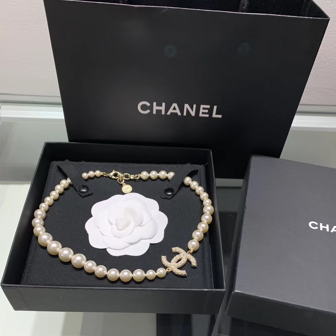 Chanel Vibe Gradient Pearl Necklace