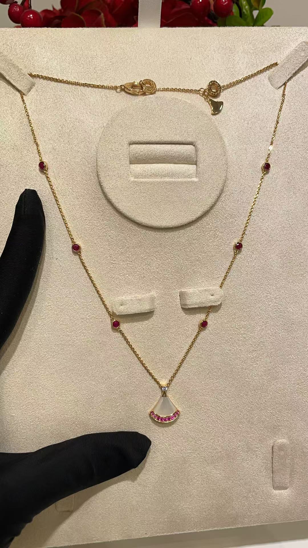 Bvlgari Divas' Dream Necklace - Image 5