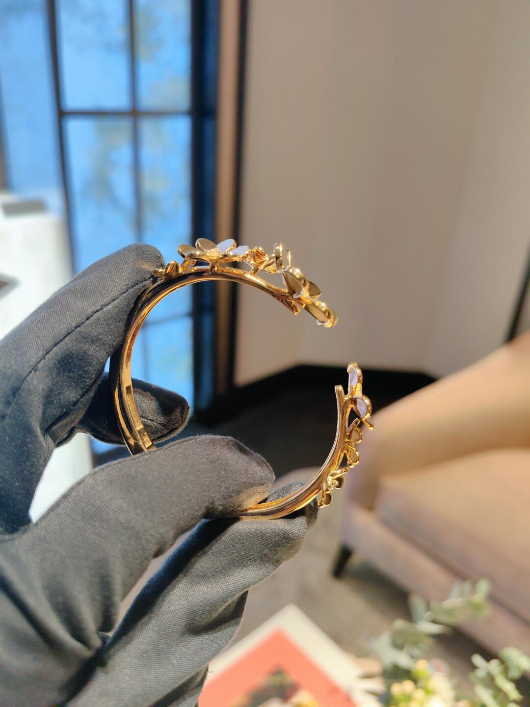 VCA Frivole 7 Flowers Bangle Bracelet - Image 2
