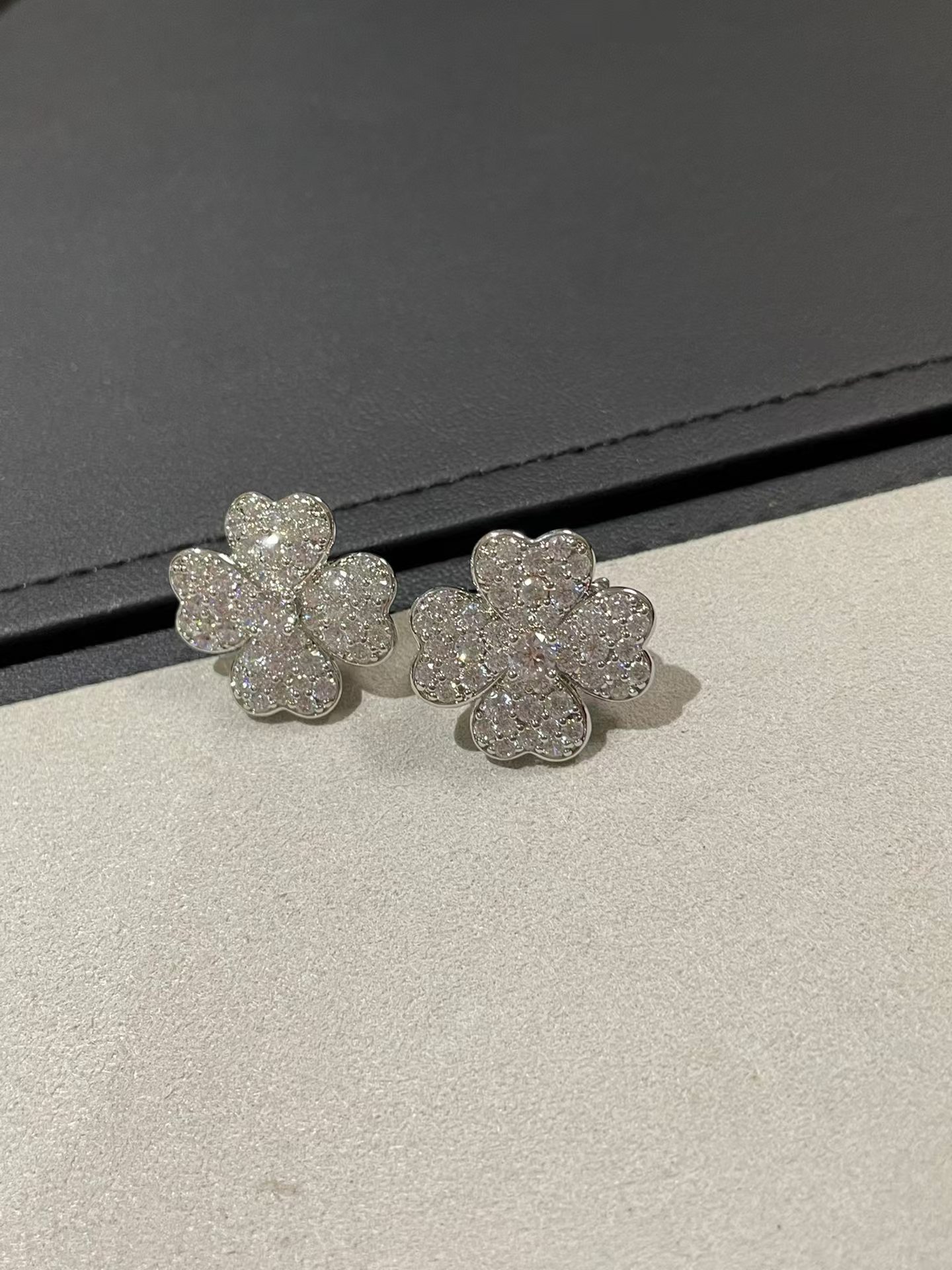 VCA Cosmos Earrings - Small