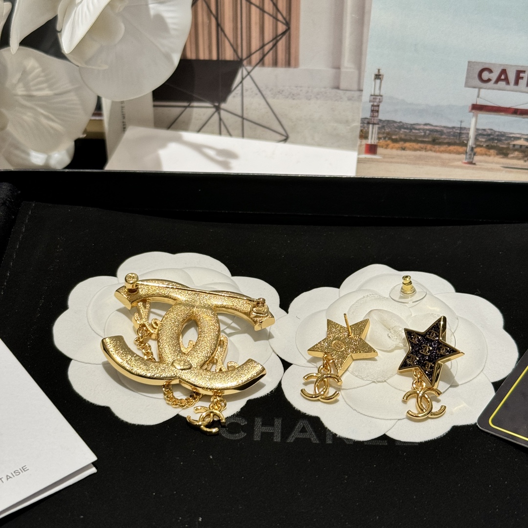 Chanel Star Enamel Coco Brooch Earrings - Image 4