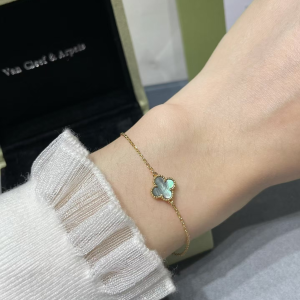 VCA Natural Grey Mother of Pearl Sweet Alhambra Bracelet, 1 Motif