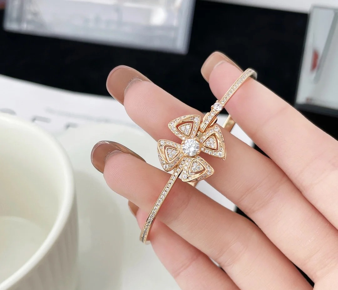 Dupe Bvlgari Fiorever Bracelet Rose Gold Flower Bangle