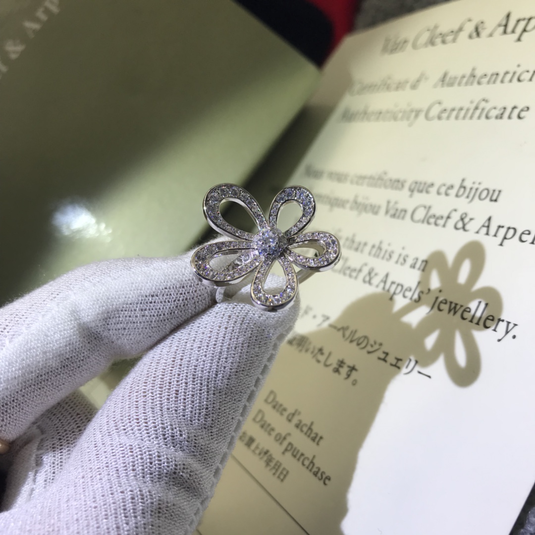 VCA Flowerlace Ring - Image 14