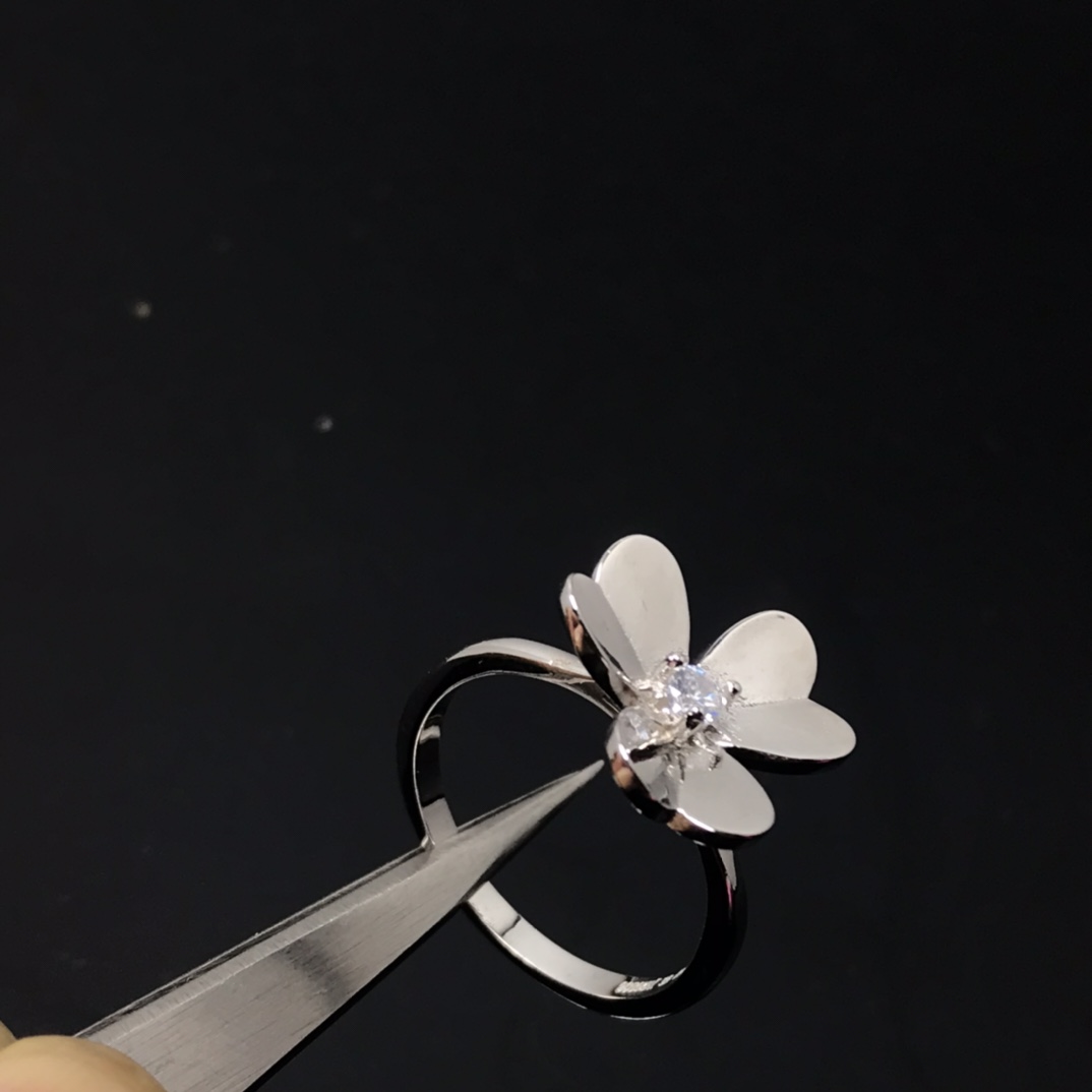 VCA 1 Motif Flower Frivole Ring - Image 4
