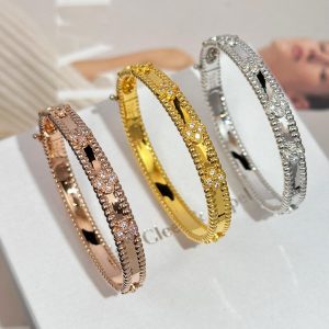 VCA Perlee Sweet Clovers Bracelet Bangle, Medium Model