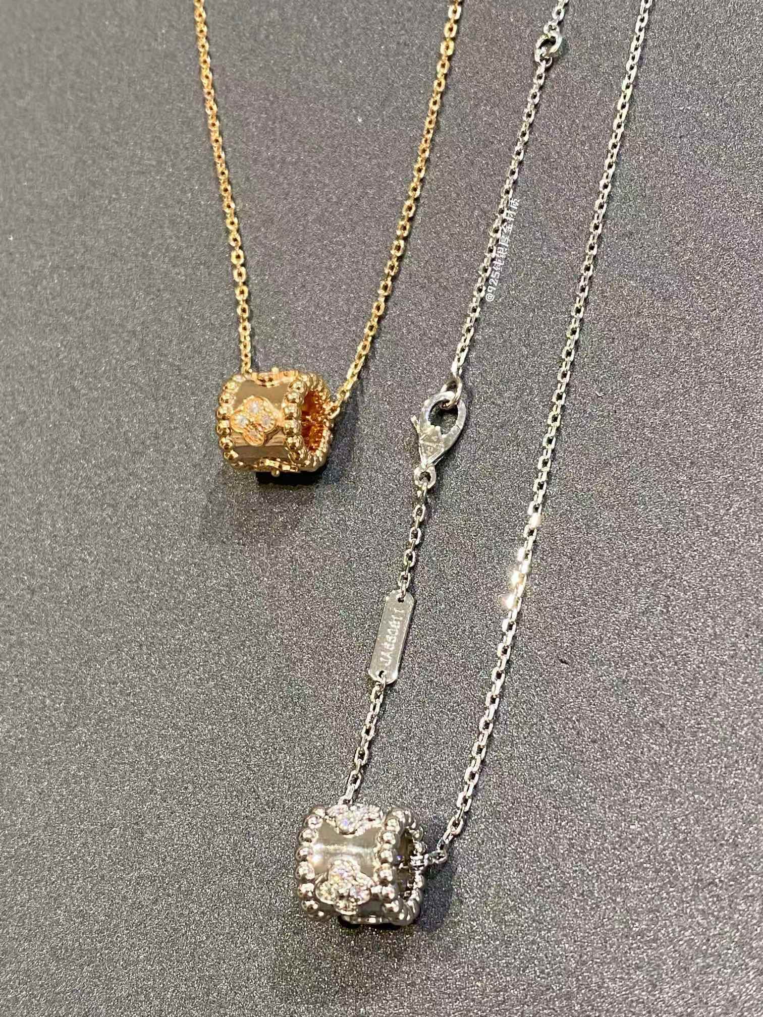 VCA Perlee Clovers Pendant Necklace - Image 2
