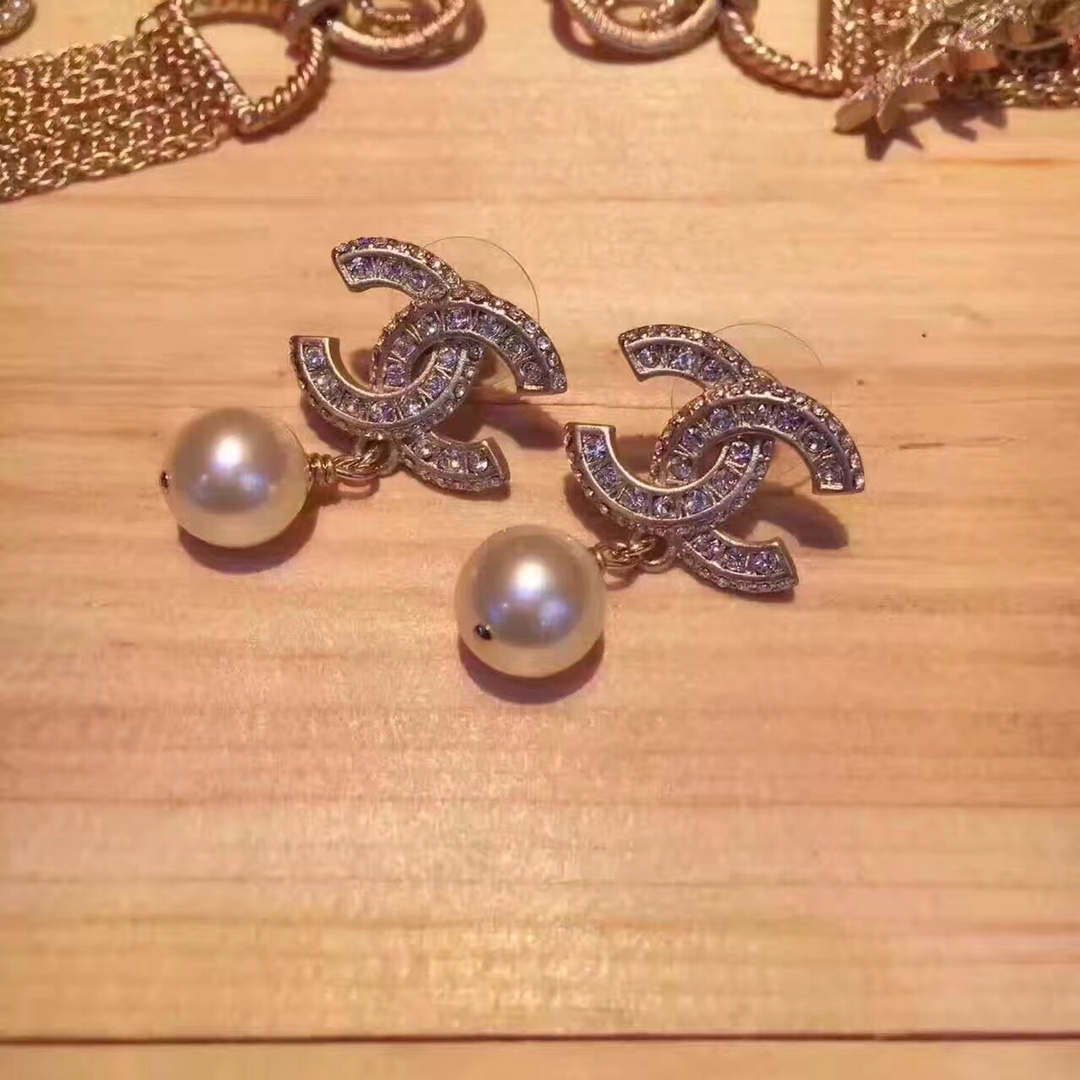 Chanel Classic Silver CC Pearl Dangle Earrings - Image 3