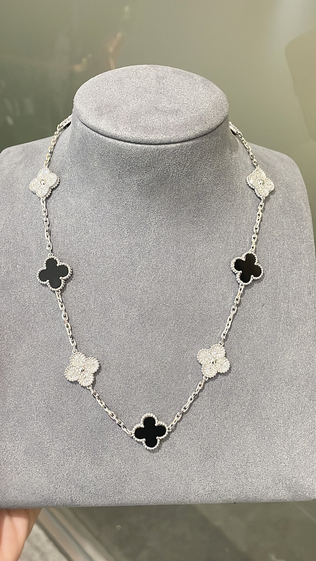 VCA Vintage Alhambra Necklace, 10 Motifs - Image 2