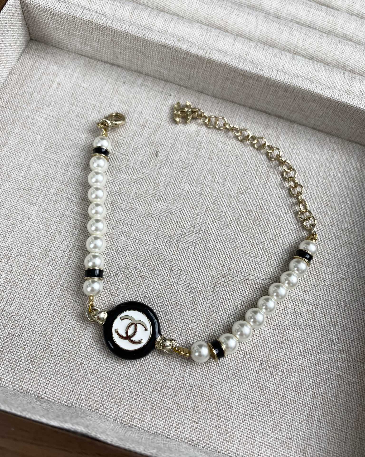 Chanel Black and White Round Charm Pearl Bracelet Necklace - Image 5