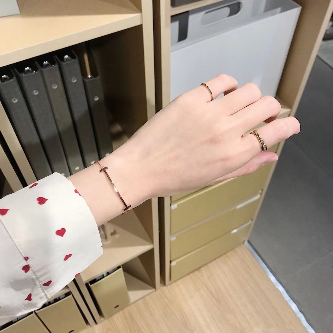 Tiffany No Diamond Smooth T Bracelet - Image 4