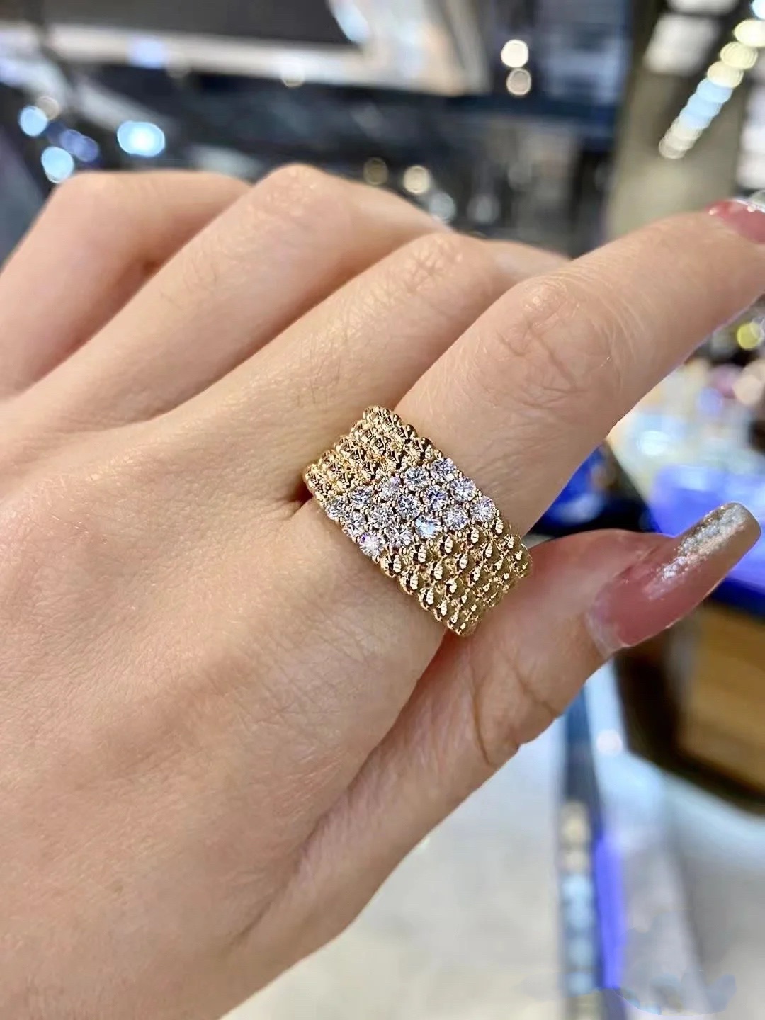 VCA Perlee Diamond Ring - Image 7
