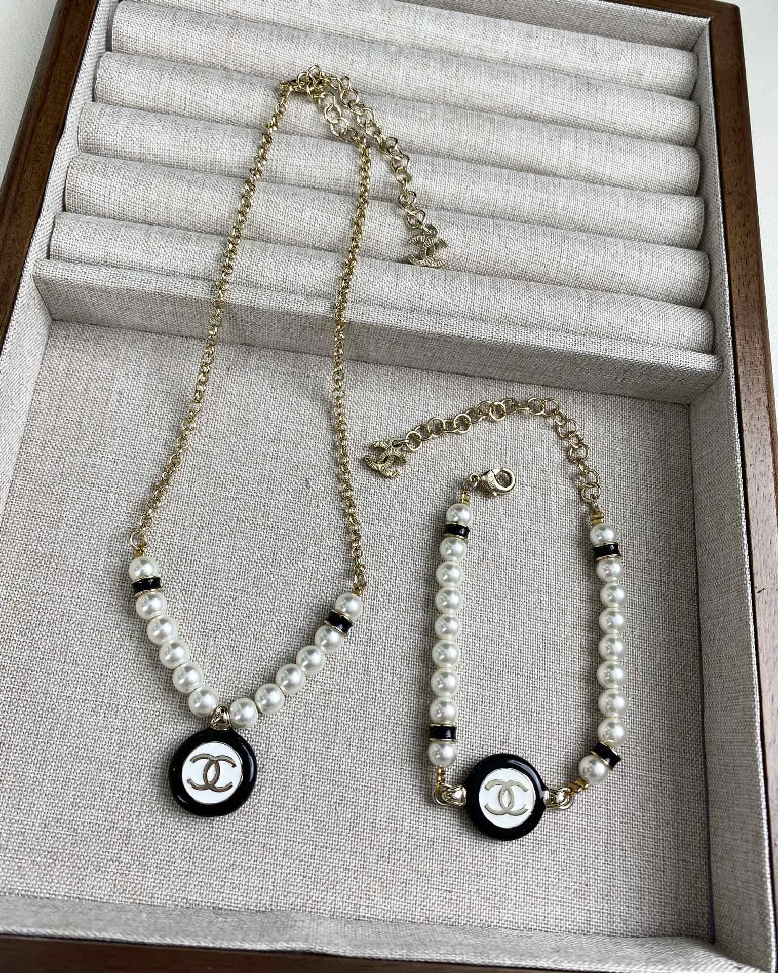 Chanel Black and White Round Charm Pearl Bracelet Necklace - Image 4