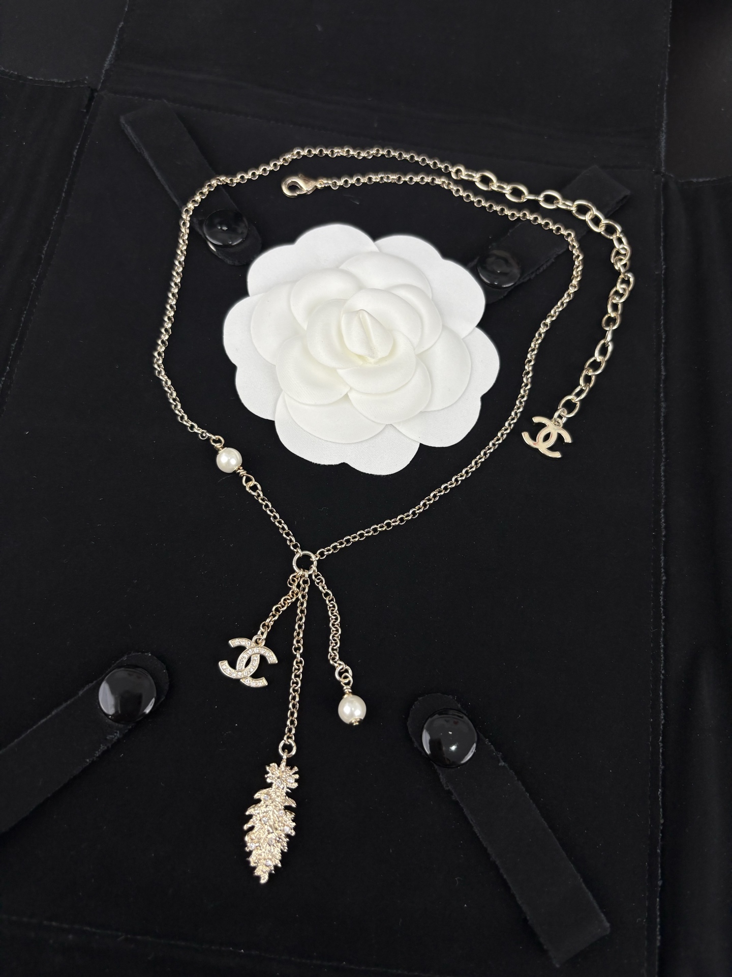 Chanel Feather Ear of Wheat Pearl Necklace - Image 2