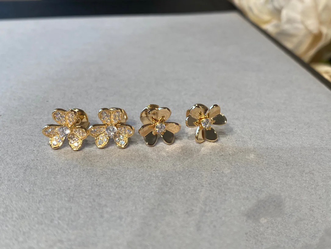 VCA Stud Frivole Earrings - Image 4