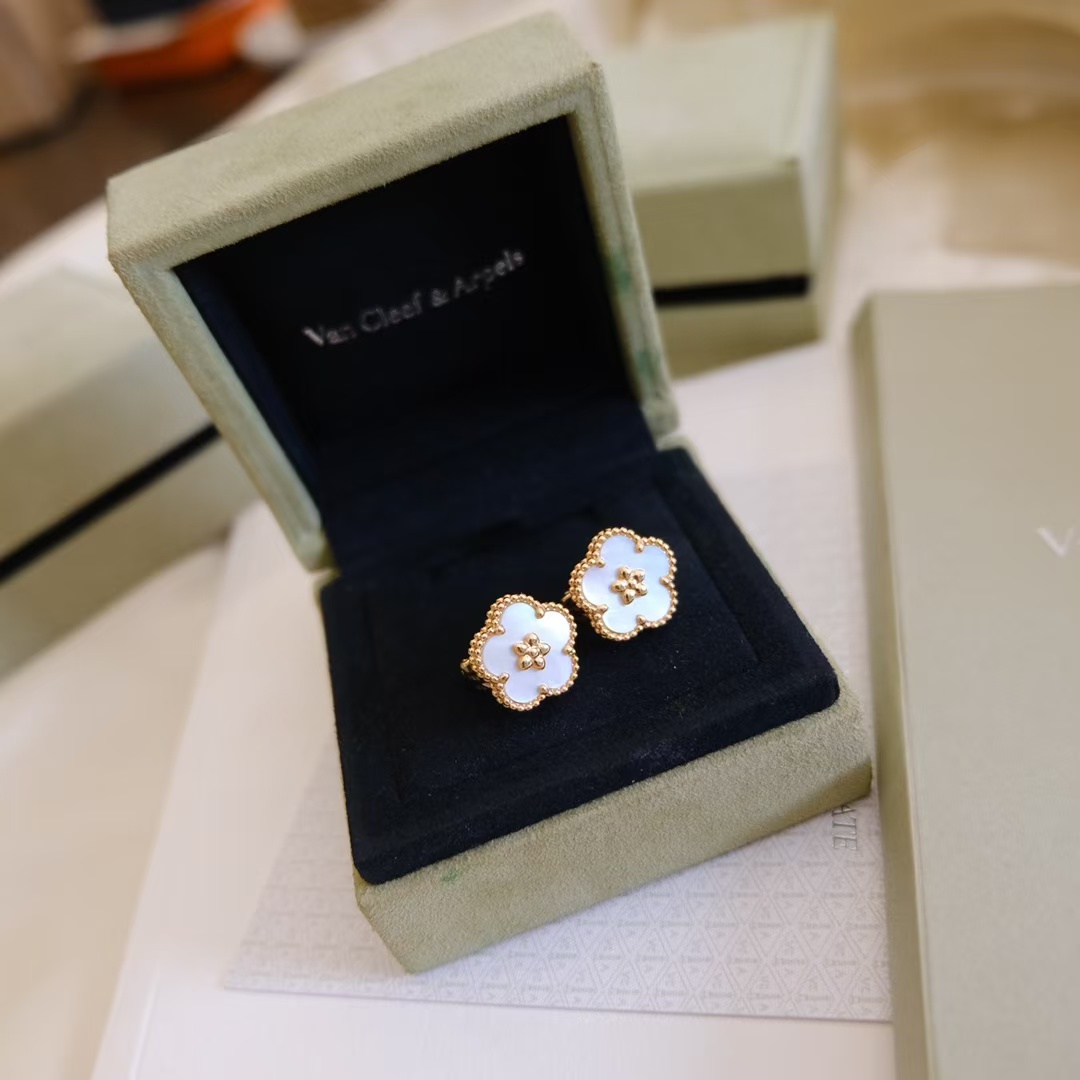 VCA Lucky Spring Earrings, Plum Blossom - Image 4