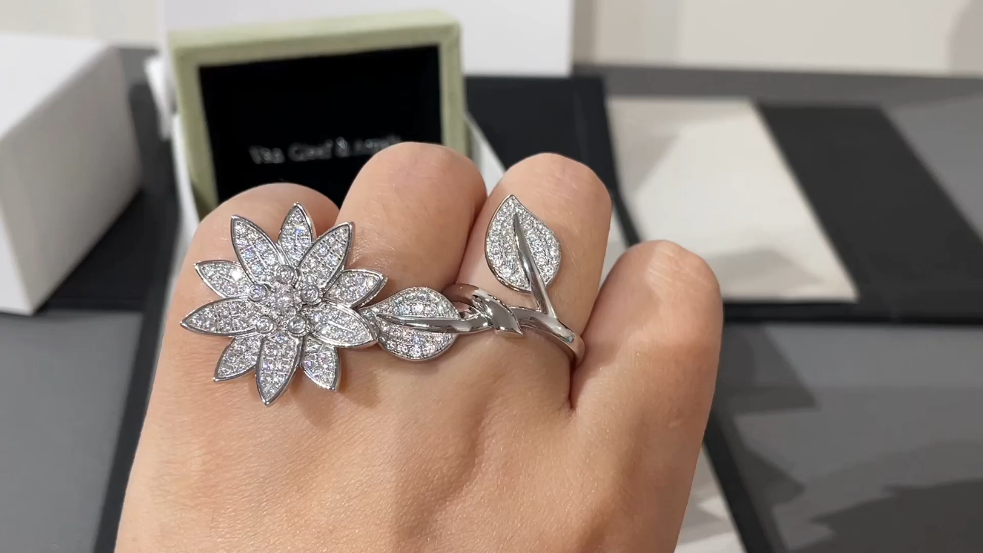 VCA Lotus Between the Finger Ring - Image 3