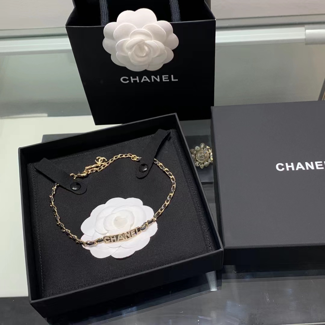 Chanel Leather Cuban Chain Choker Necklace - Image 3