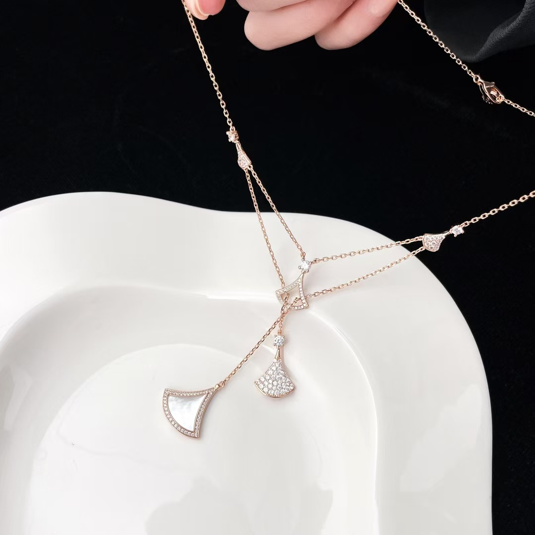 Bvlgari Divas' Dream Necklace - Image 4