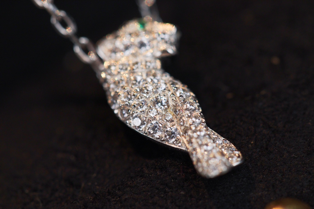Cartier Full Diamond Paved Silver Leopard Panthère de Necklace - Image 8