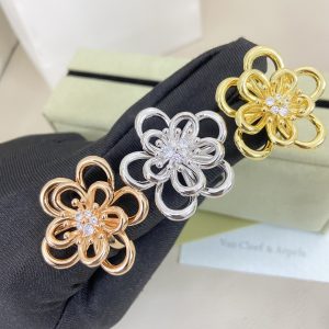 VCA Flowerlace Ring Hollow Flower