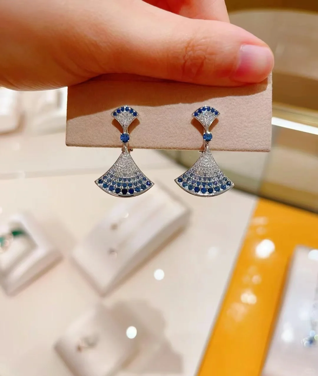 Bvlgari Divas' Dream Earrings - Full Diamond - Image 3