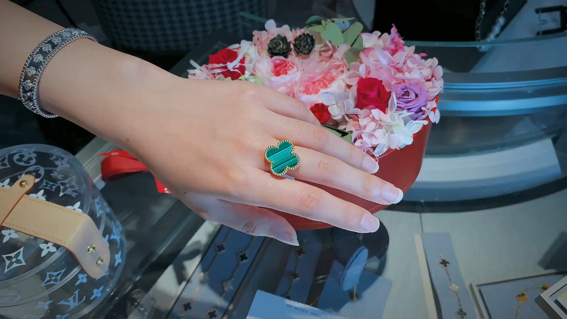 VCA Green Malachite Magic Alhambra Ring - Image 3
