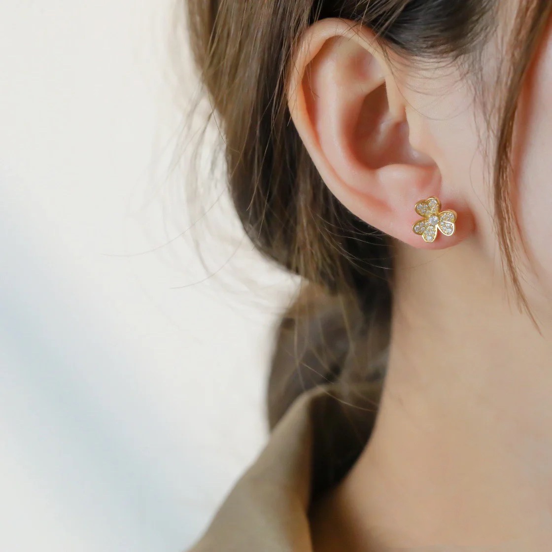 VCA Stud Frivole Earrings - Image 2