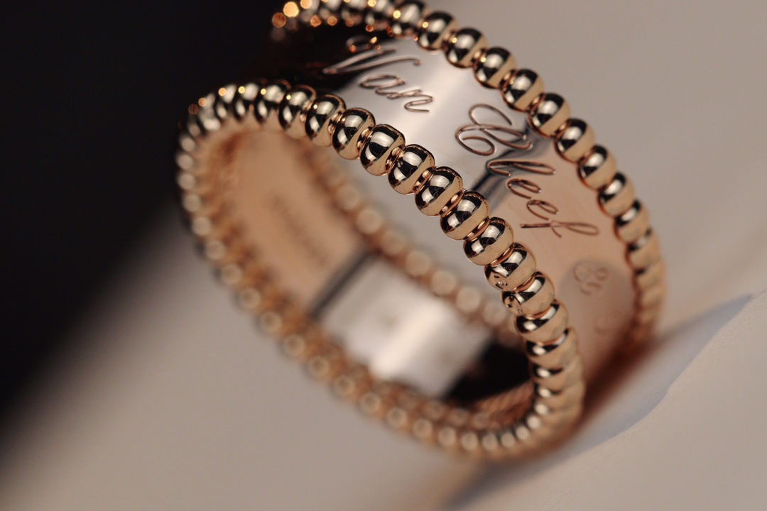 VCA Perlee Signature Ring - Image 9