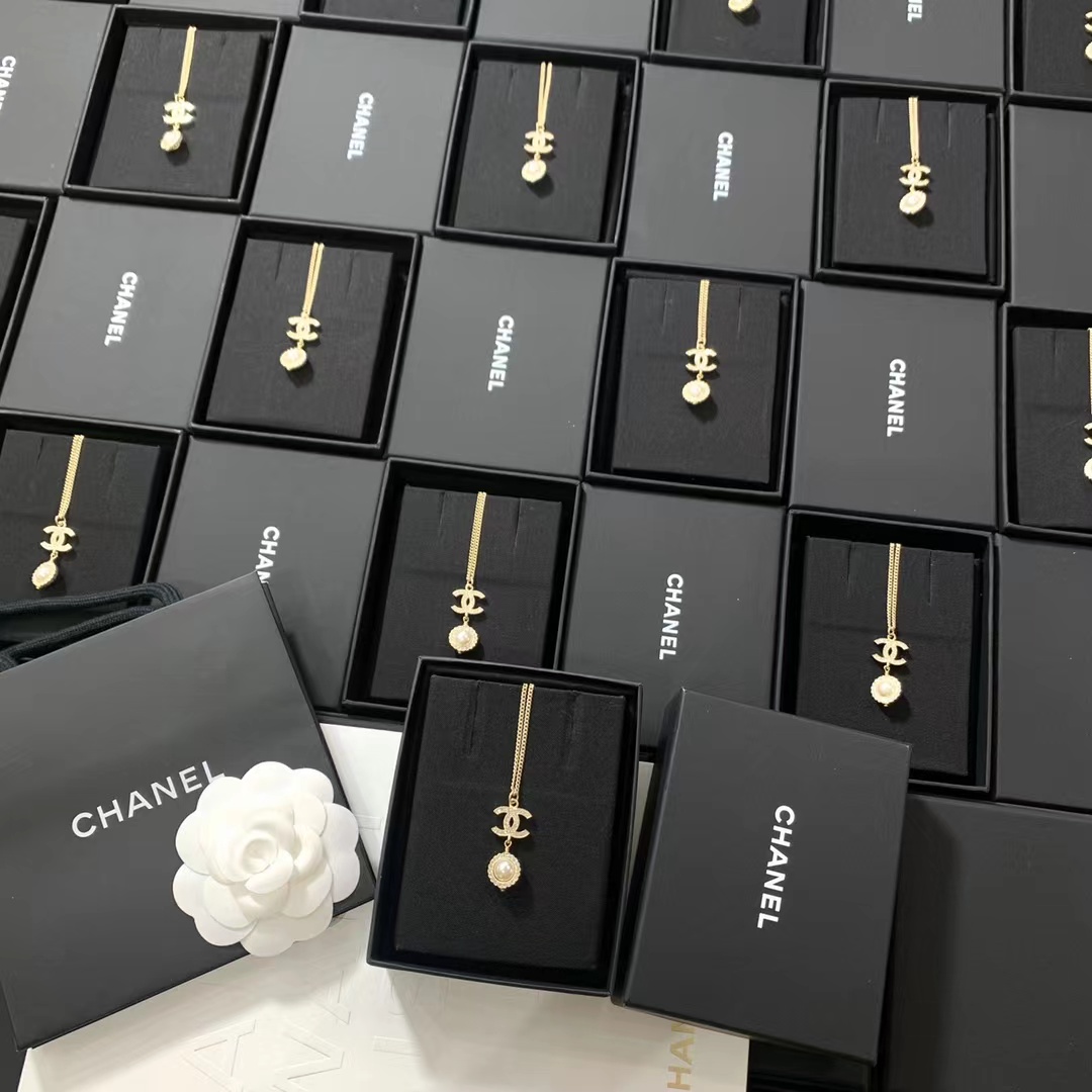 Chanel Minimalist Double C Pearl Drop Necklace - Image 5
