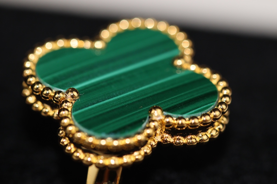 VCA Green Malachite Magic Alhambra Ring - Image 9