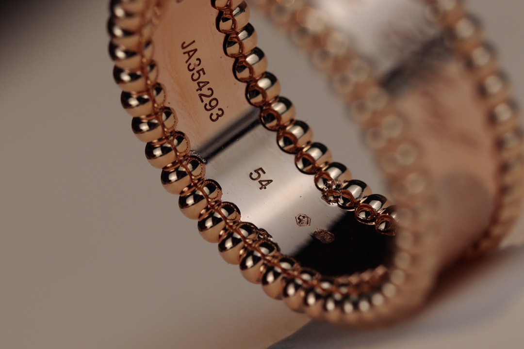 VCA Perlee Signature Ring - Image 10