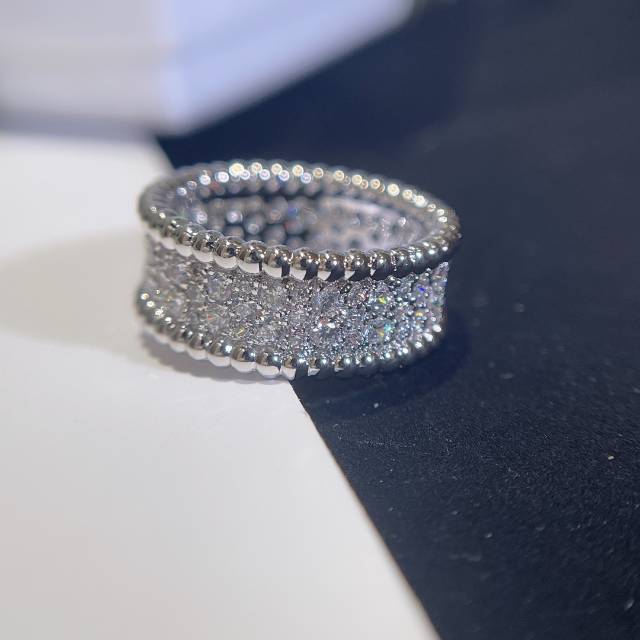 VCA Wide Perlee Diamonds Ring - Image 12