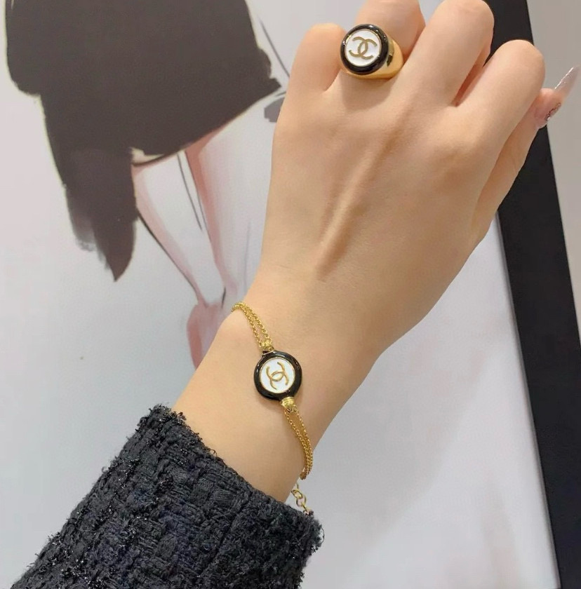 Chanel Black & White Round Enamel Necklace Bracelet and Ring - Image 8