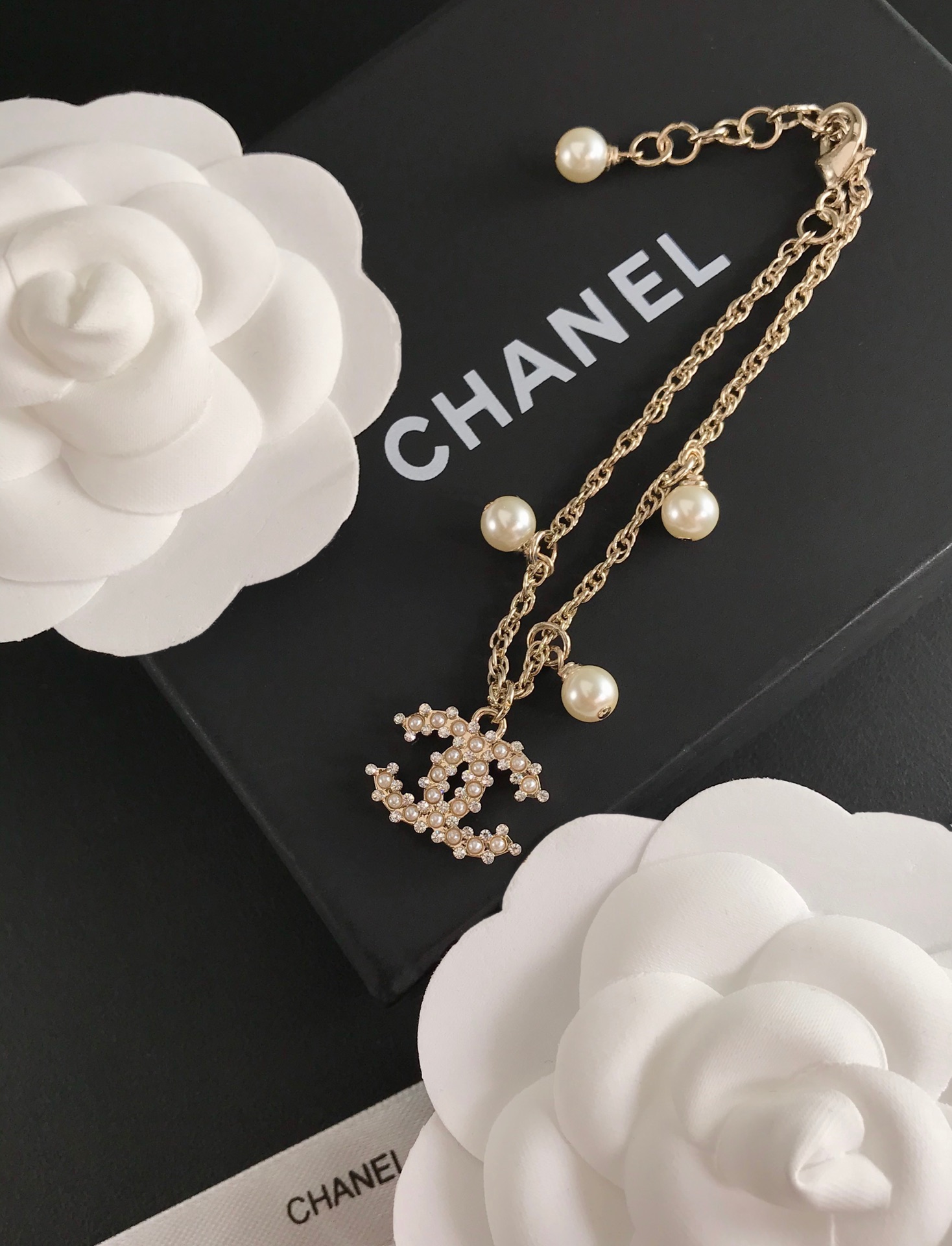 Chanel Pearls CC Charm Chain Bracelet - Image 6