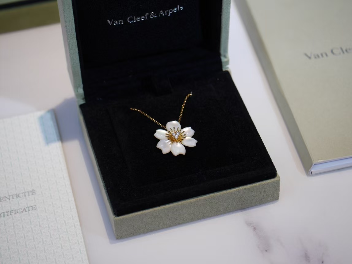 VCA Rose de Noël Pendant Necklace - Mini - Image 6